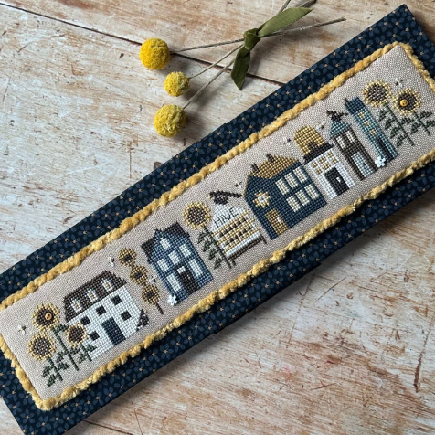 Heart in Hand Needleart - A Honey of a Tiny Town