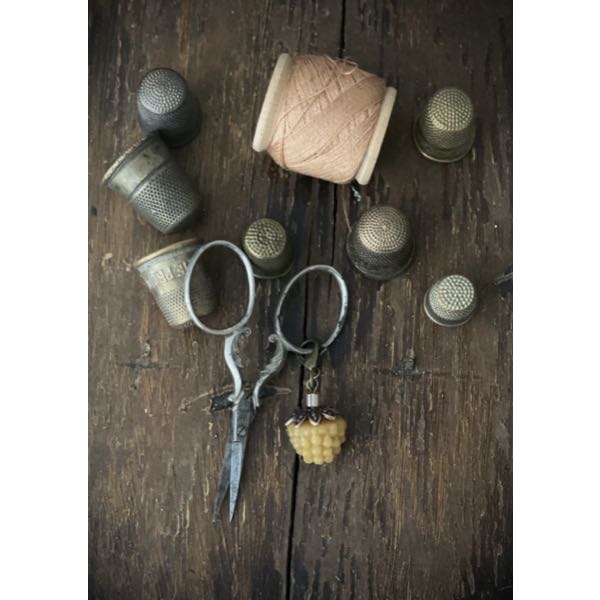 Stacy Nash Primitives - Raspberry Waxer Scissor Fob - Natural