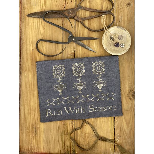 Stacy Nash Primitives - Run With Scissors Sewing Pouch