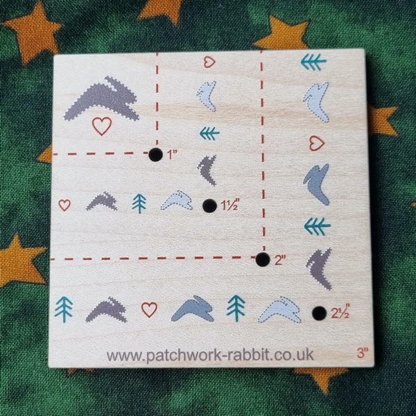 The Patchwork Rabbit - Winter Corner Gauge